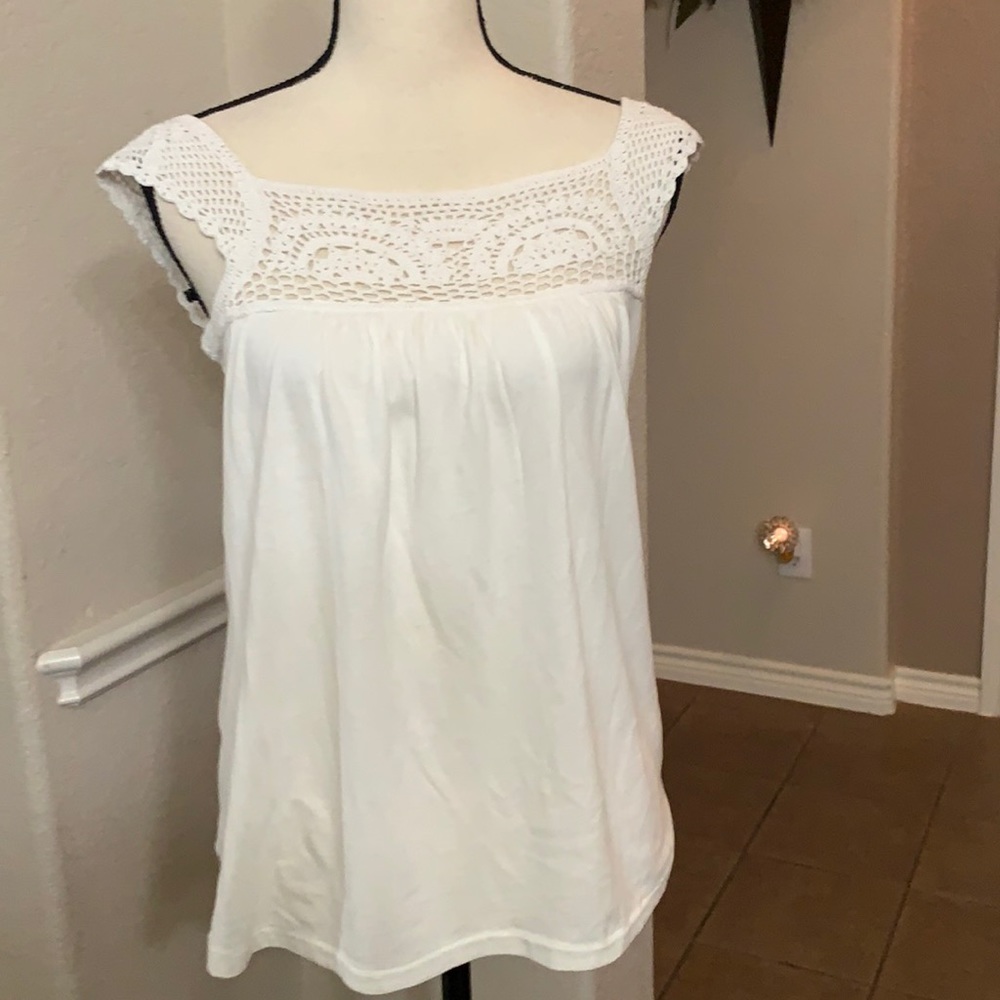 LOFT white with crochet neckline and shoulders top Size S